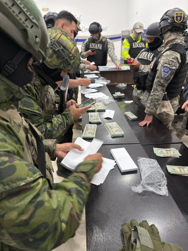 Decomisan más de 100 mil dólares en billetes falsos en Quito