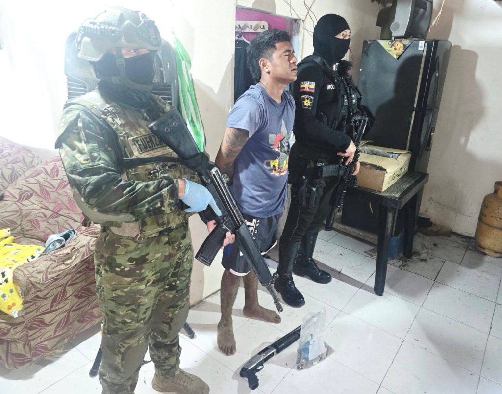 Capturan a alias “Tazmania” con armas, explosivos y droga en Babahoyo