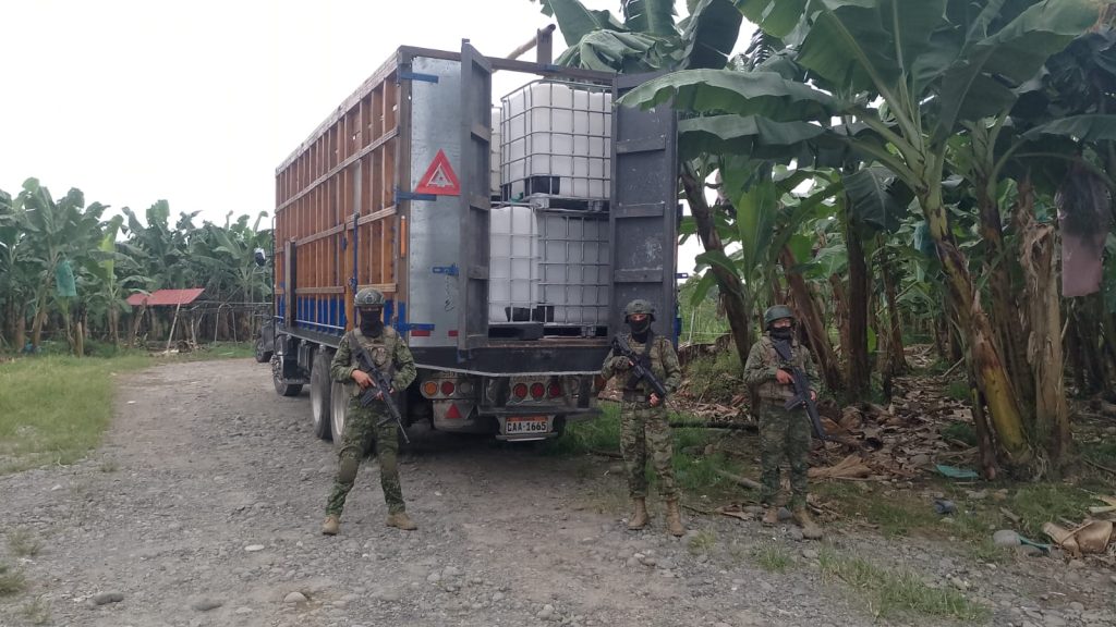 Militares localizan camión con combustible en Esmeraldas