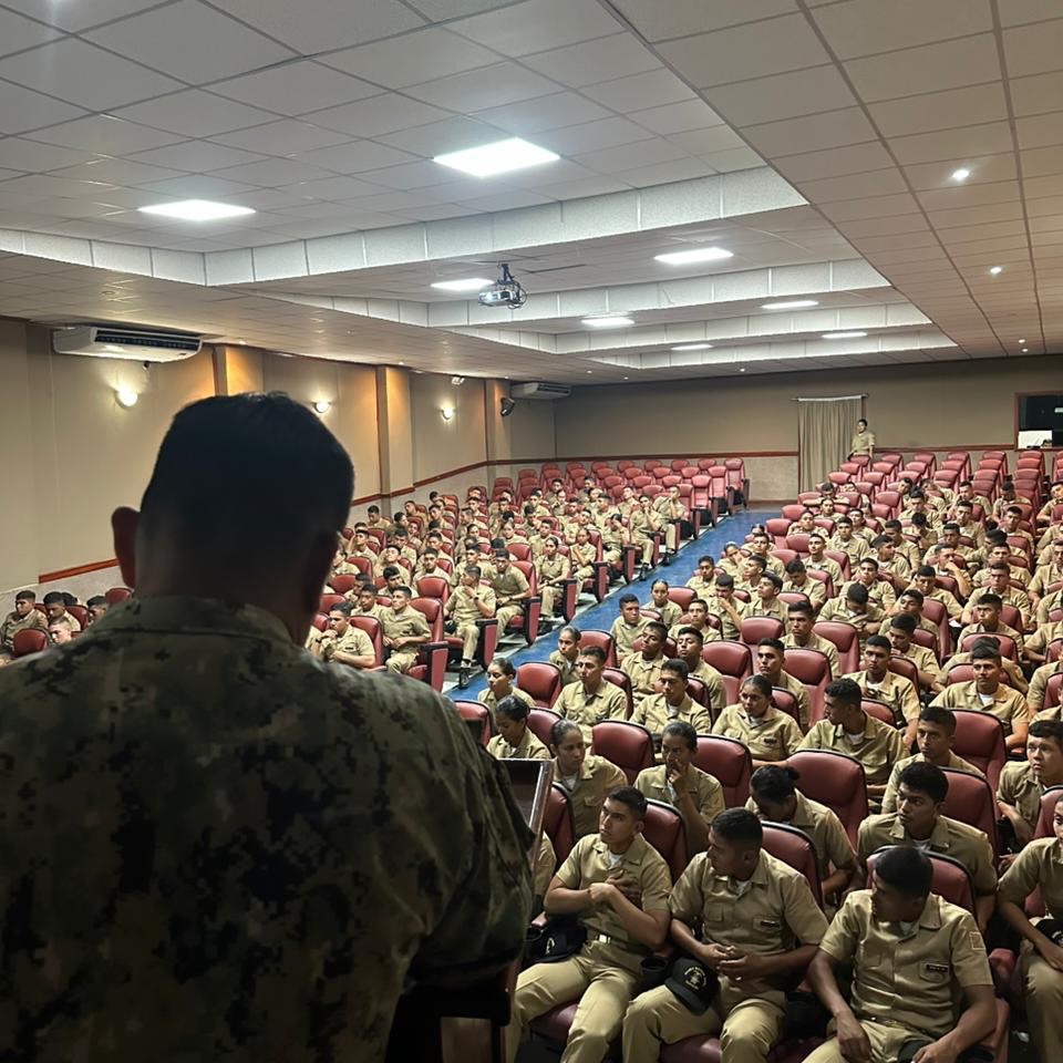 Charla educativa a cadetes en Salinas