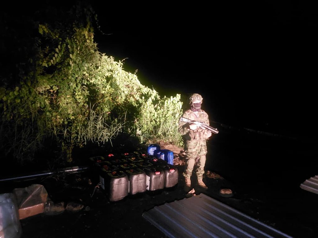 Decomisan 200 galones de combustible en operativo en Pastaza