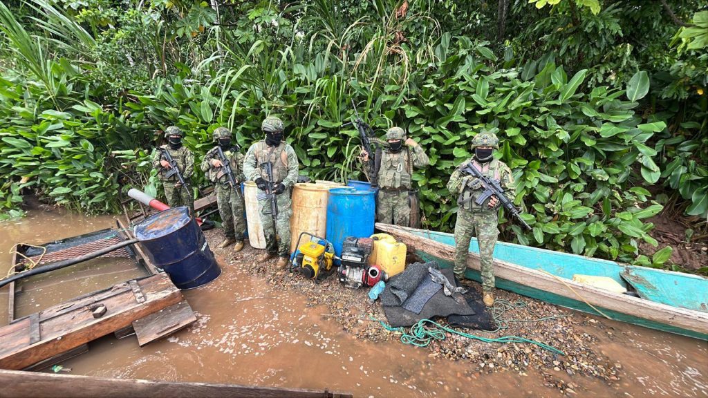 Militares desarticulan campamento de minería ilegal en Sucumbíos