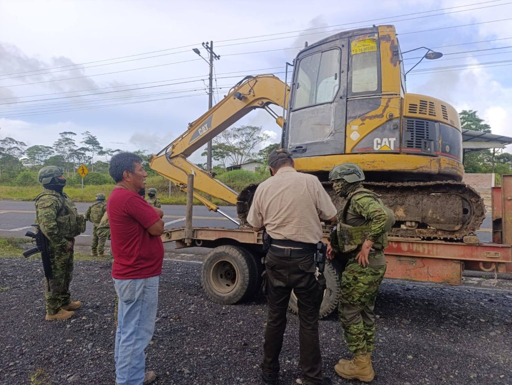 FF. AA. frena la minería ilegal en Napo y Pastaza