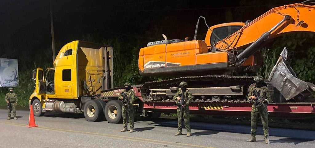 FF.AA. decomisa maquinaria pesada en Santa Clara
