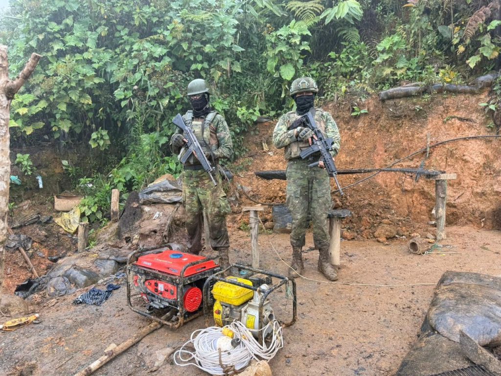 Fuerzas Armadas golpea minería ilegal en Imbabura