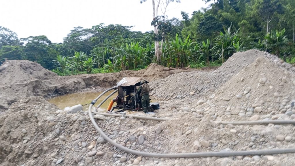 Fuerzas Armadas neutraliza minería ilegal en Napo