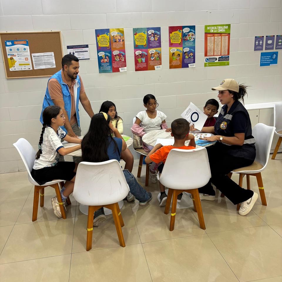 DIGEIM imparte charla educativa en Manta