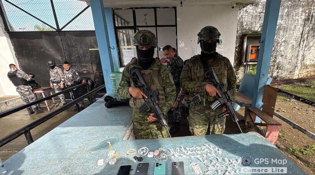 Decomisan celulares y sustancias prohibidas en cárcel de Quevedo