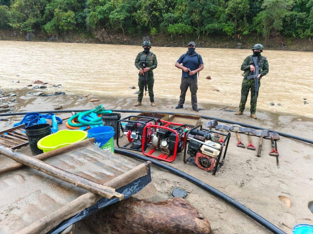 Militares neutralizan minería ilegal en Puyango