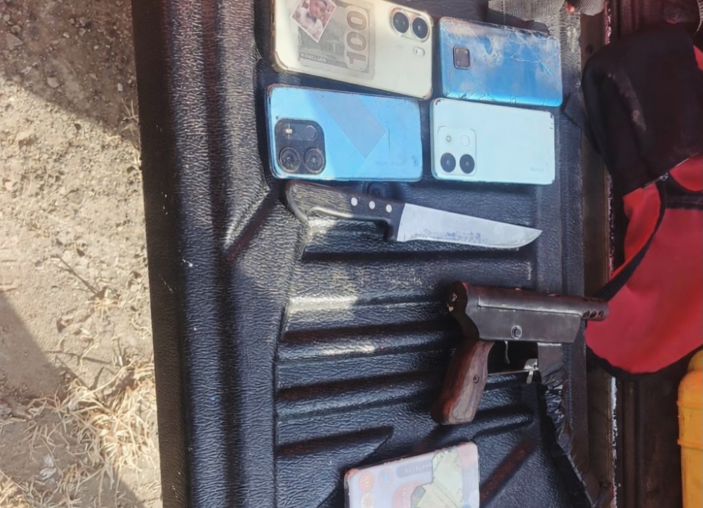 Aprehenden a dos sujetos armados tras operativo militar en Jaramijó