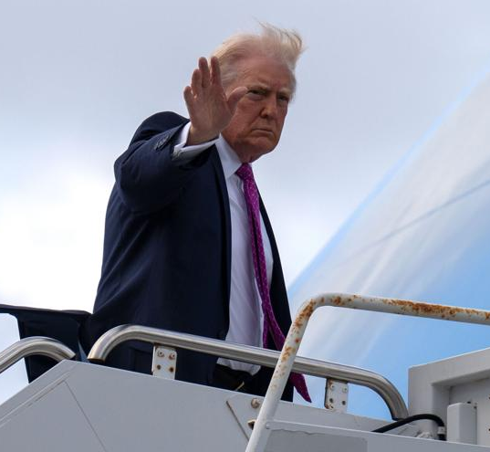 Trump anuncia que el líder iraní pide fin de hostilidades