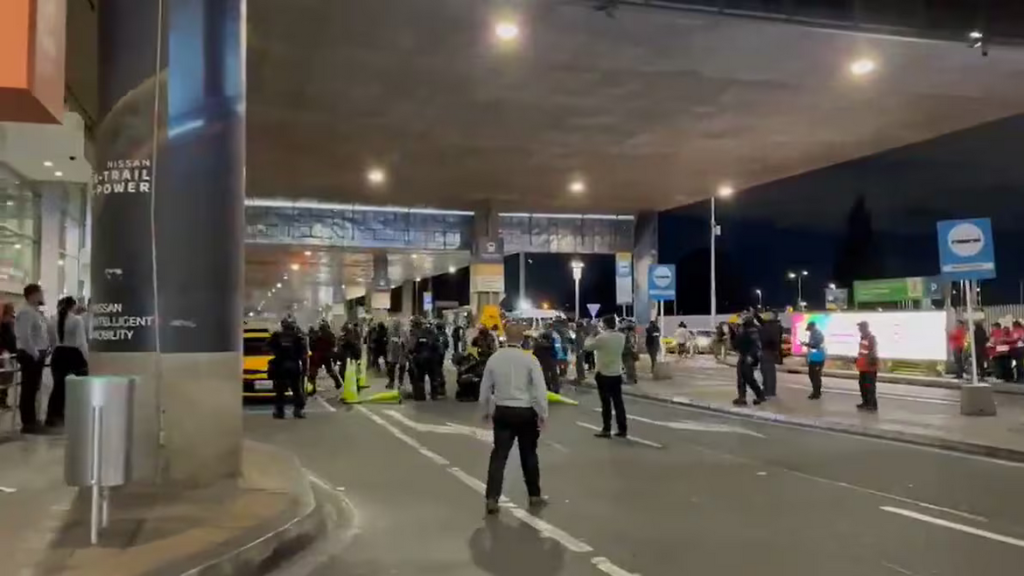 Bogotá: protesta de taxistas termina en disturbios