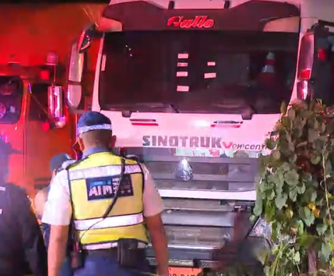 Tragedia en el norte de Guayaquil: conductor muere aplastado por tráiler