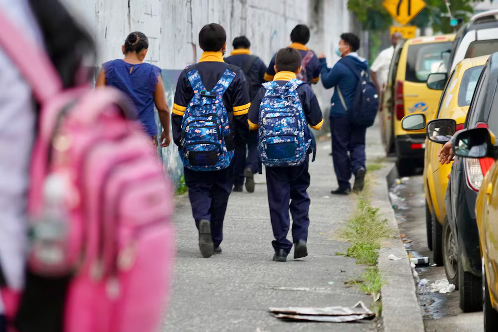 Educación prioriza clases presenciales y activa planes ante posible fenómeno de El Niño