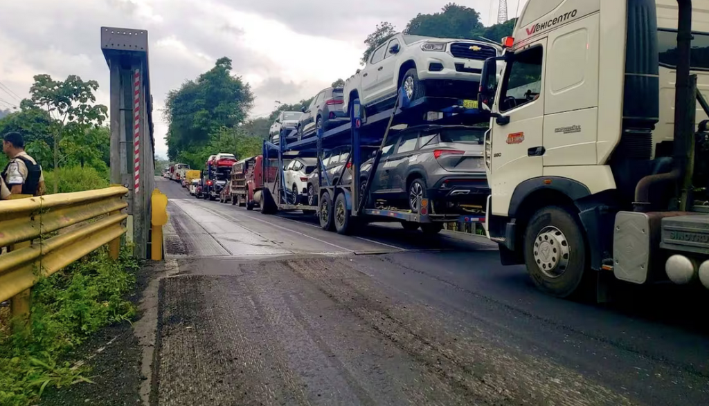 Parte de un tramo de la vía Alóag-Santo Domingo permanecerá cerrado desde el próximo miércoles