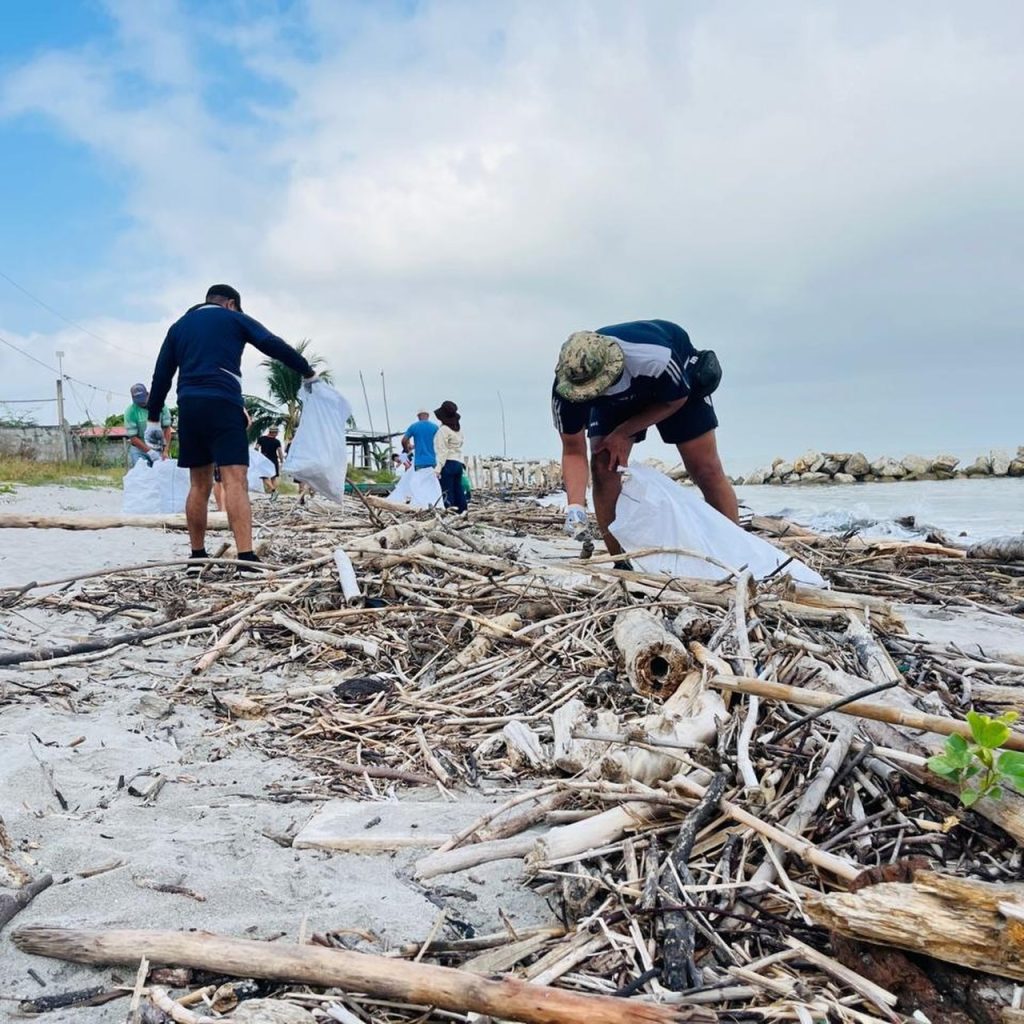 Jornada de limpieza para conservar la Isla Jambelí