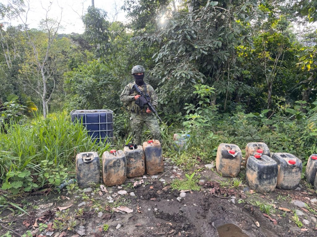 FF. AA. destruyen maquinaria vinculada a minería ilegal en Napo