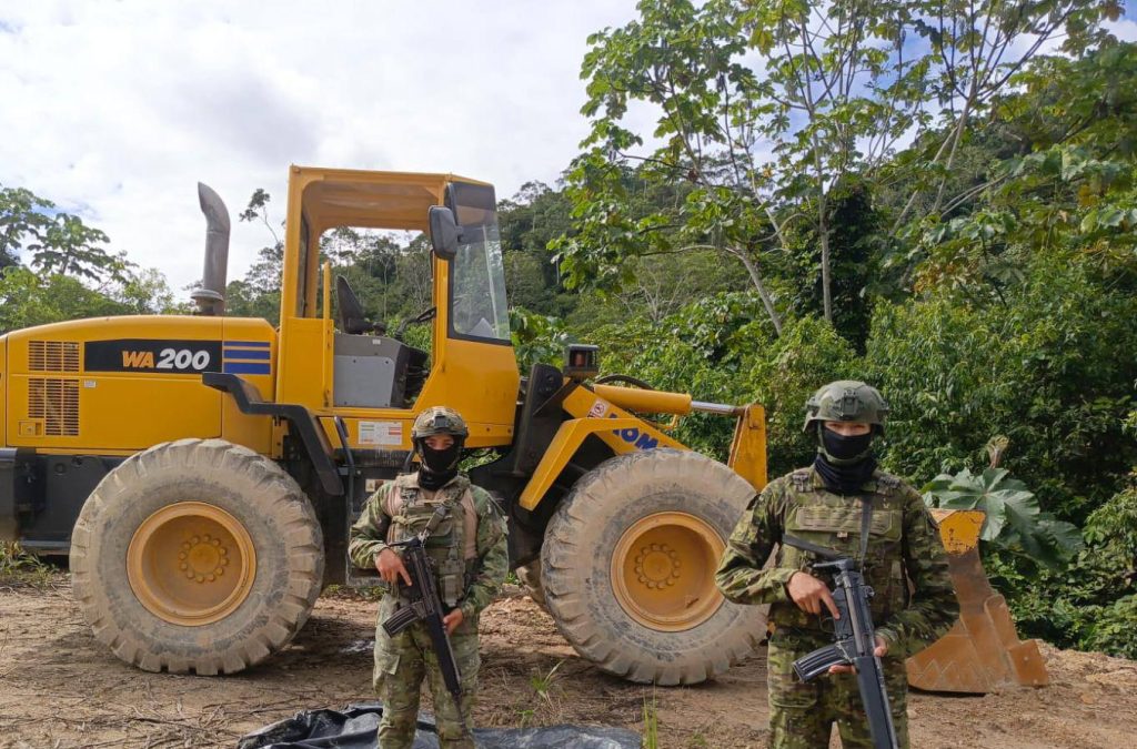FF. AA. desmantelan campamento de minería ilegal en Zamora Chinchipe