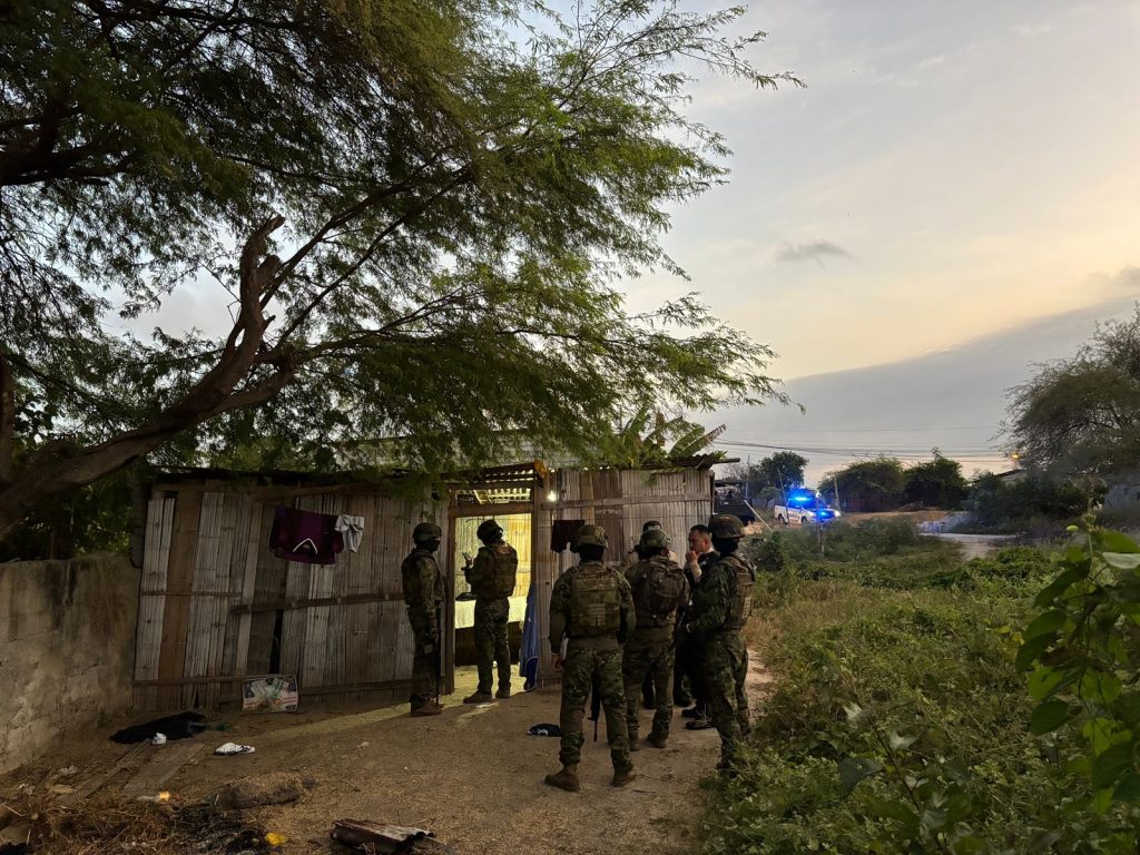 Operación militar en Chanduy decomisa armamento de Los Choneros