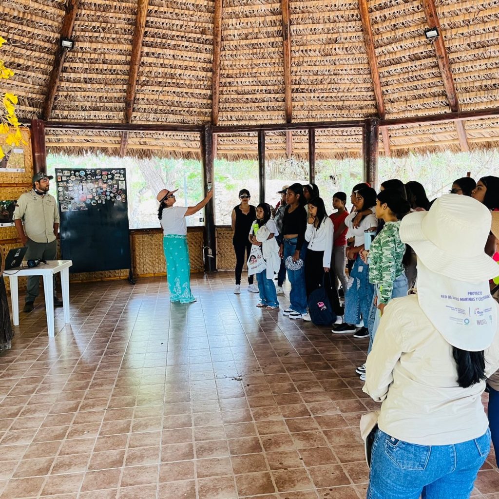 Armada del Ecuador fomenta la educación ambiental en El Oro