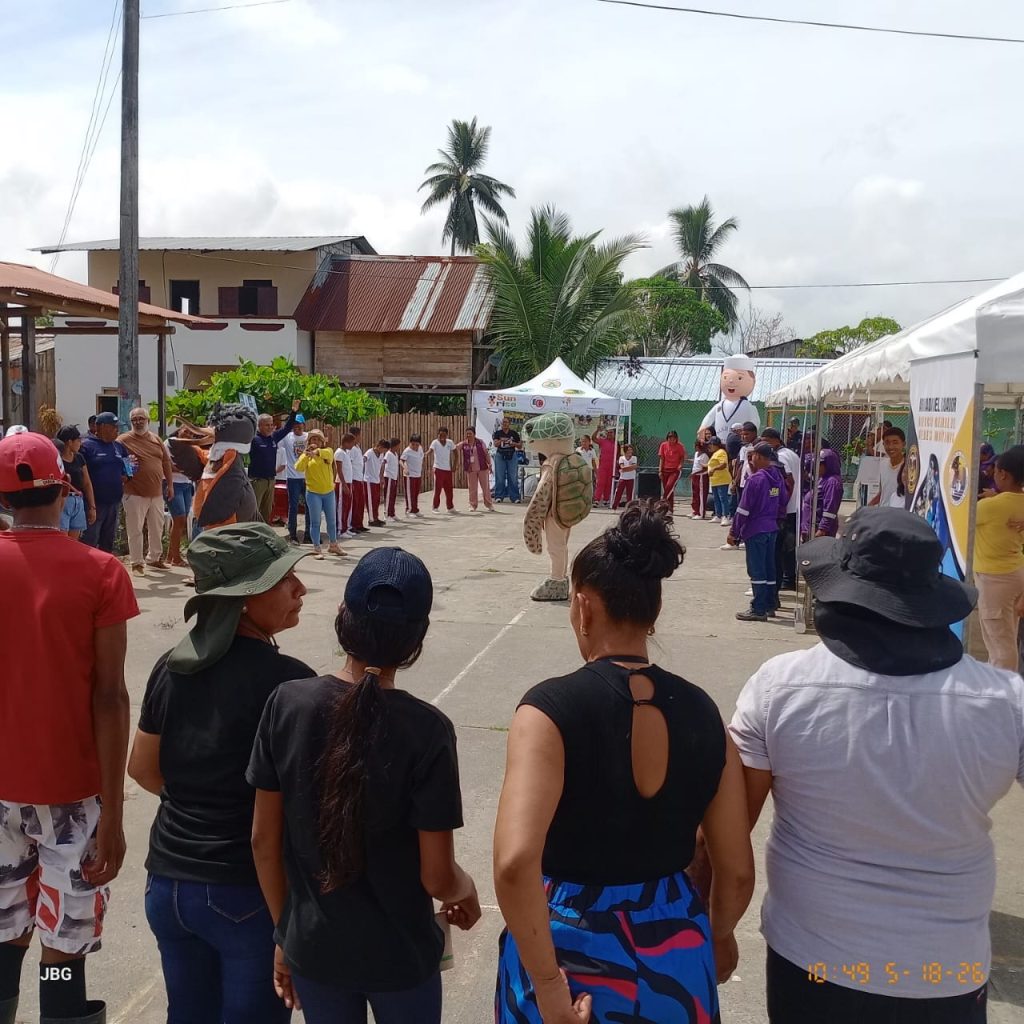 Jornada ambiental en Muisne