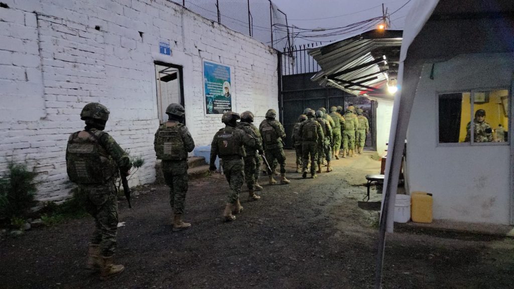 Militares controlan la seguridad en Azogues