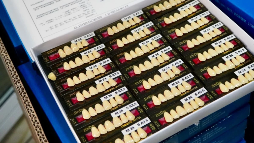 Arcsa detecta 113 mil insumos odontológicos irregulares y caducados