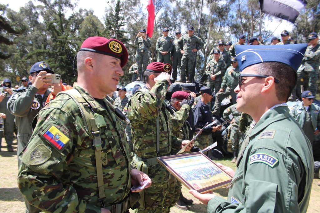 Academia de Guerra Aérea fortalece cooperación con la Brigada de Fuerzas Especiales “Patria”