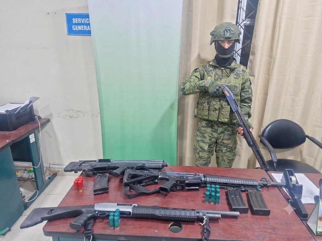 Militares decomisan armamento en Nangaritza