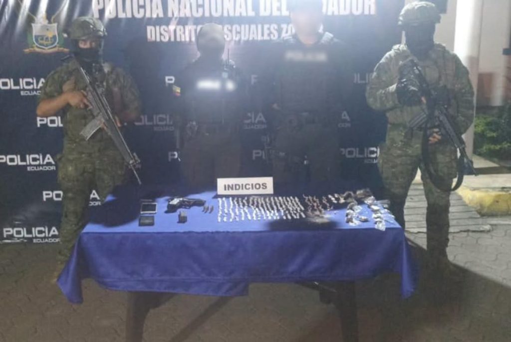 FF. AA. decomisan arma, droga y municiones en Bastión Popular