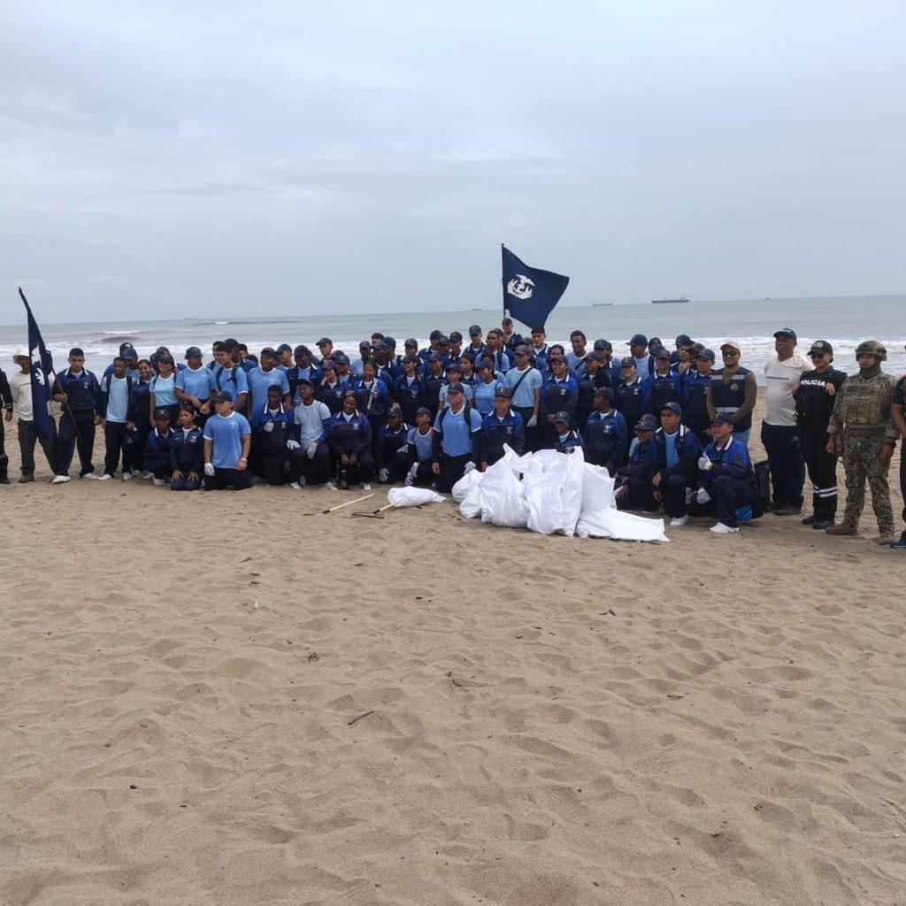 Jóvenes se unen a la protección de los océanos en Esmeraldas