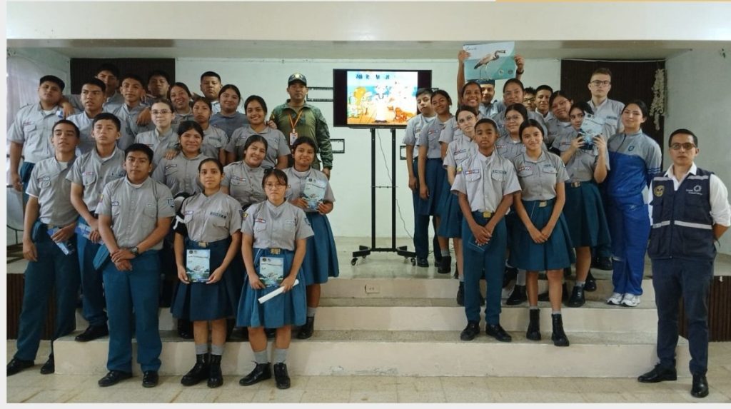 Estudiantes consolidan su compromiso con la protección de los océanos
