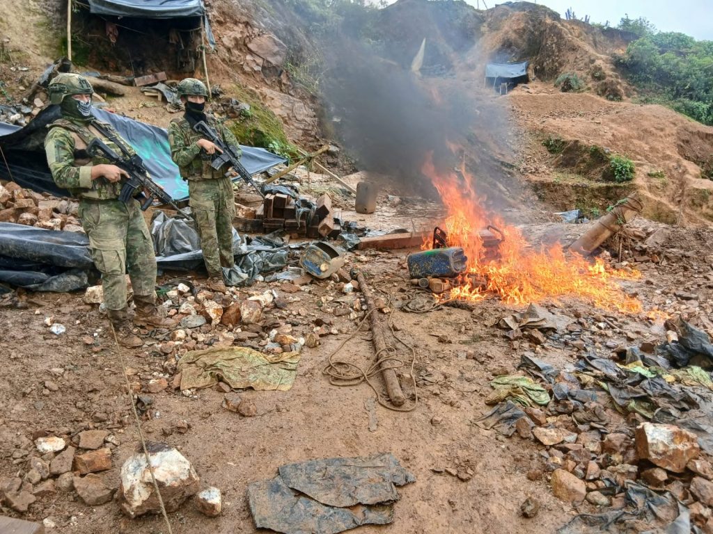 Fuerzas Armadas neutralizan infraestructura ilegal en Imbabura