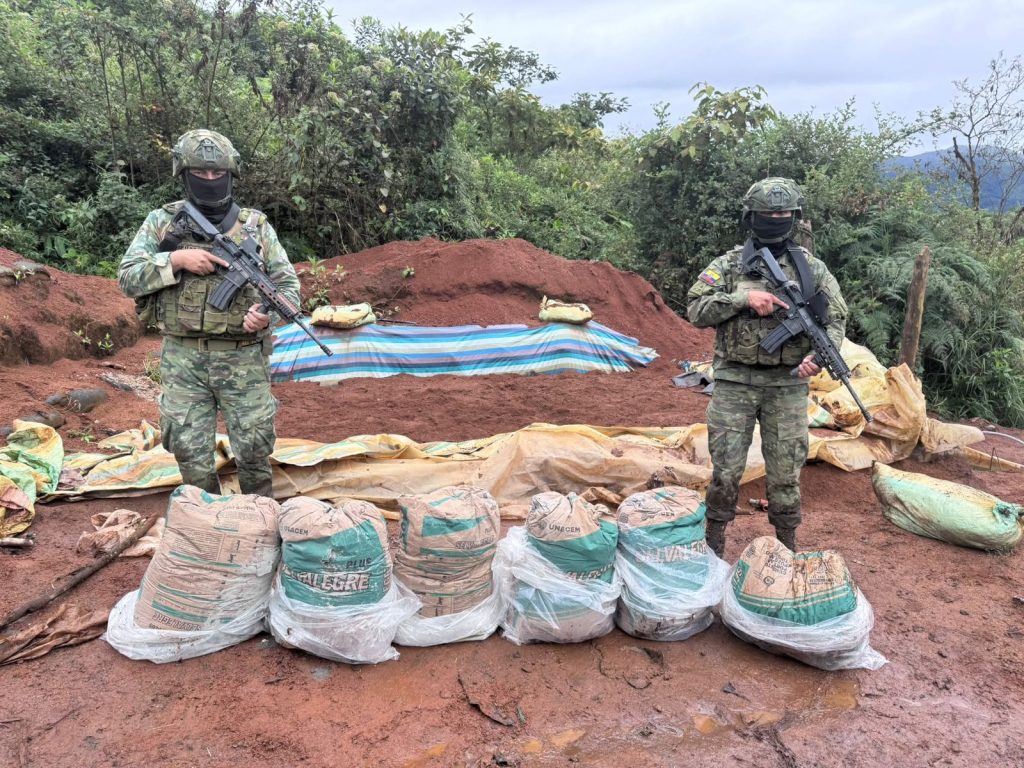 Fuerzas Armadas combaten la minería ilegal en Urcuquí