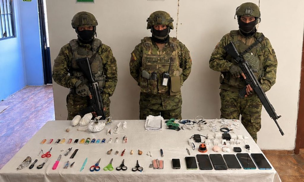 Operativos militares en cárceles de Chimborazo y Bolívar