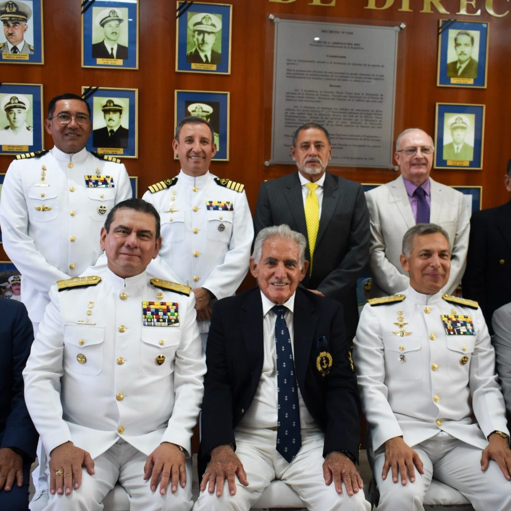 Develamiento de galería de directores de la Escuela Superior Naval