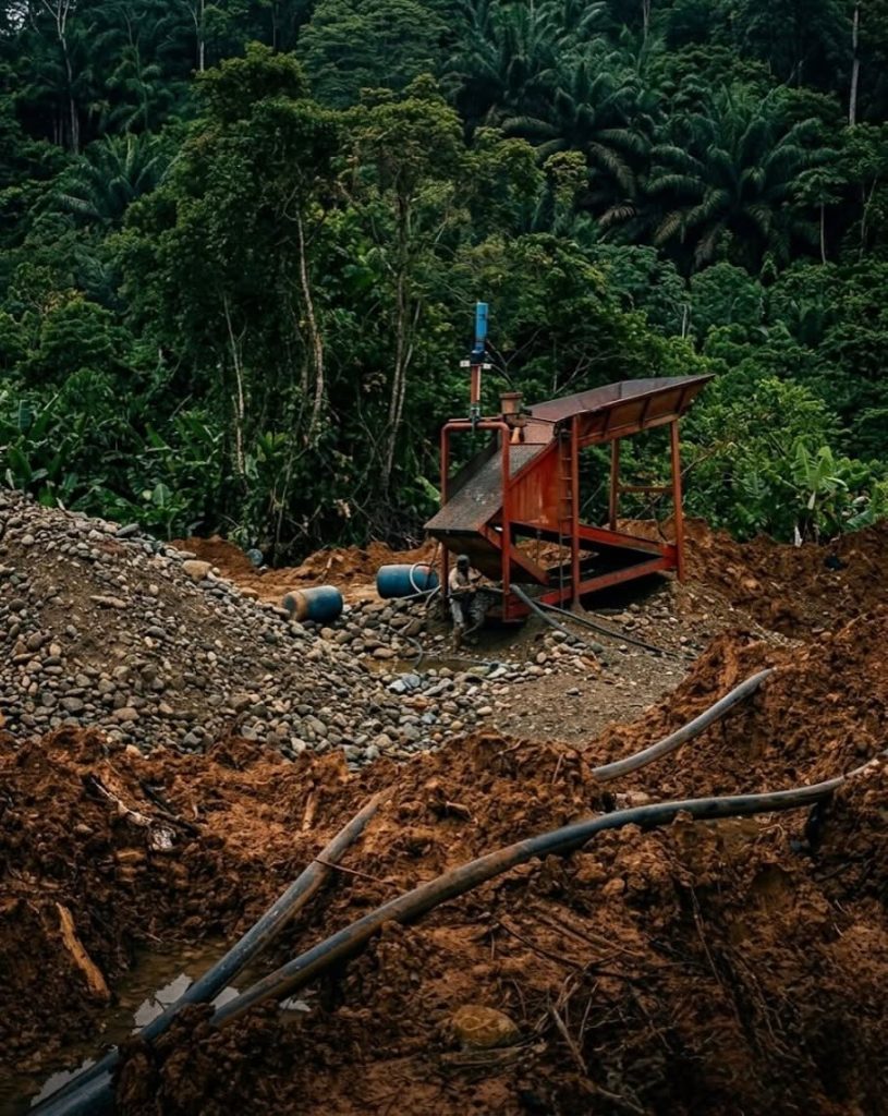 FF. AA. afectan estructuras vinculadas a la minería ilegal en San Lorenzo