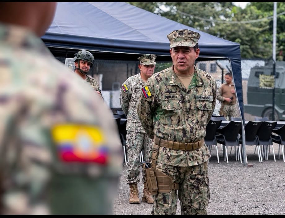 Comandante General de la Armada compartió jornada de reconocimiento con personal naval en el CPL Guayaquil