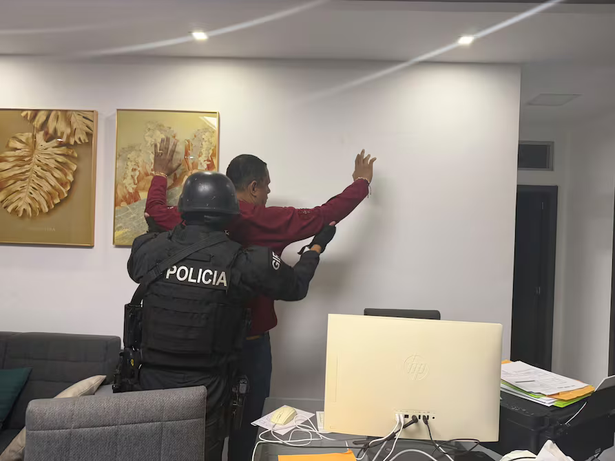 Alcalde de Esmeraldas Vicko Villacís es detenido en megaoperativo