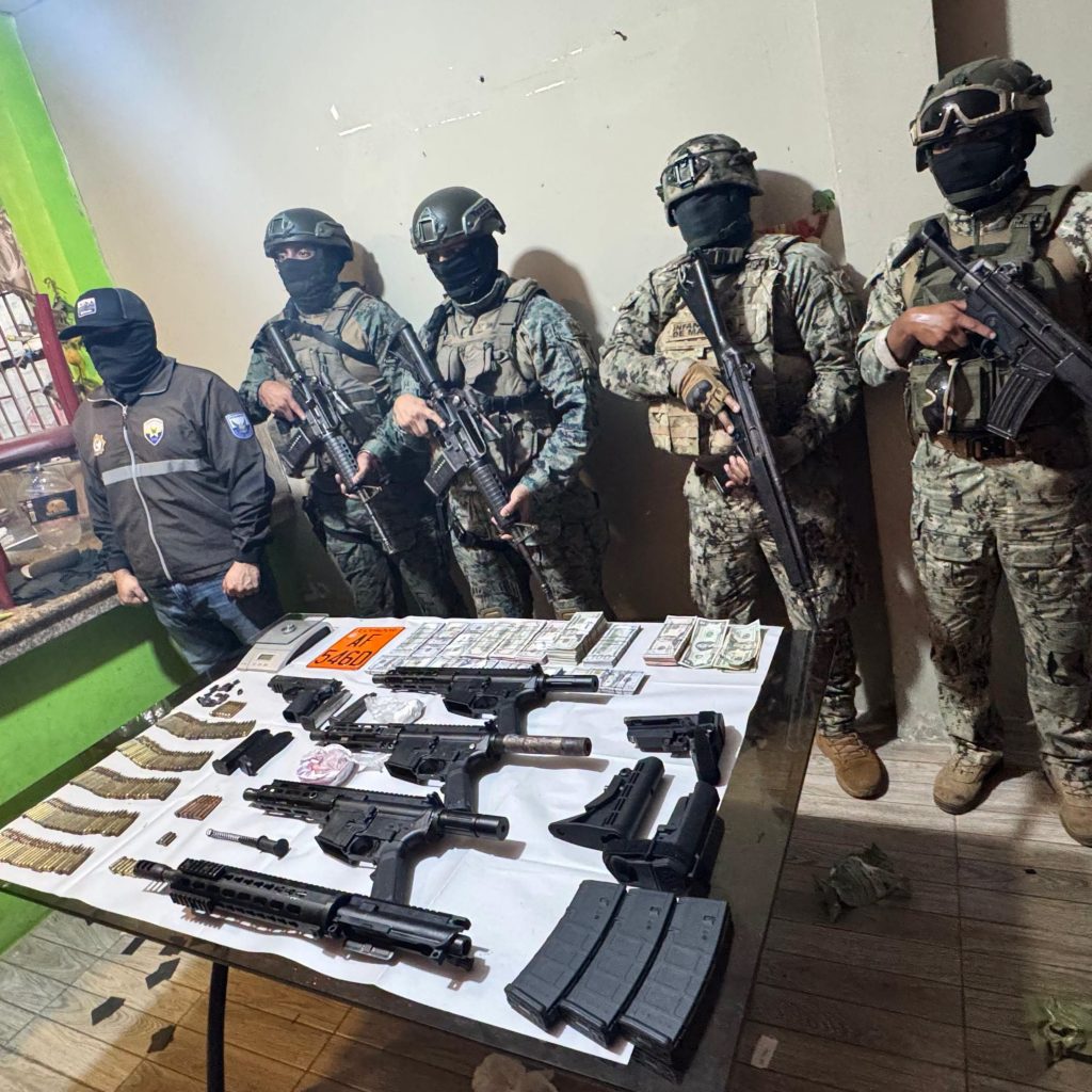 Allanamiento en los Vergeles deja armas, municiones y droga decomisadas