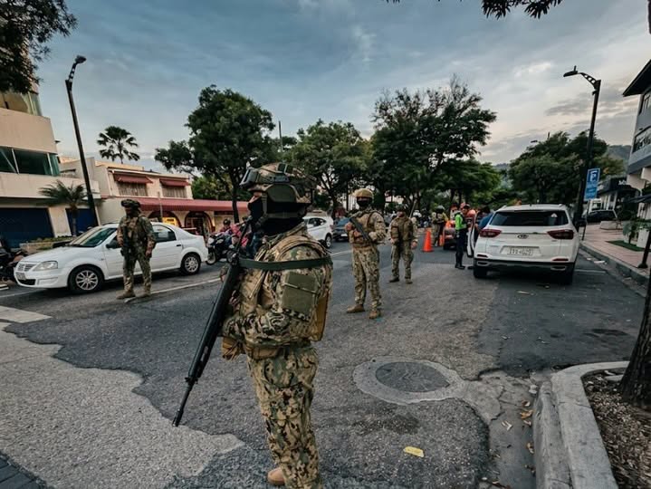 Armada del Ecuador intensificó operativos CAMEX en Guayaquil durante el feriado