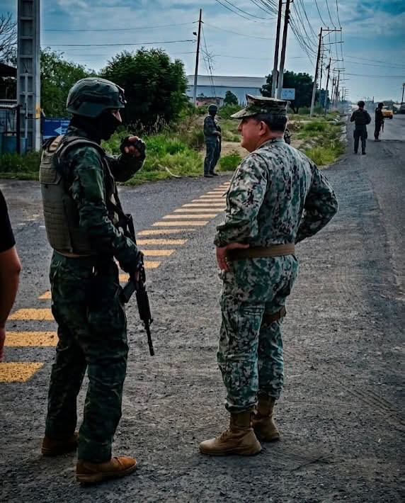 Comandante de Operaciones Navales supervisa el despliegue militar en Manabí