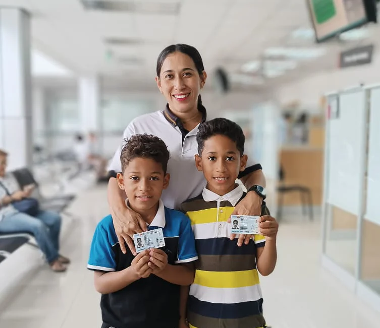 Ecuador registra huellas dactilares en la cédula de identidad de menores