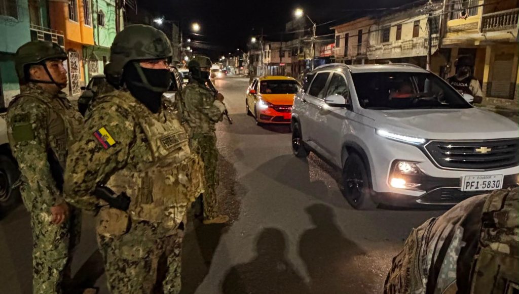 Comandante General de la Armada supervisa operaciones militares en Esmeraldas