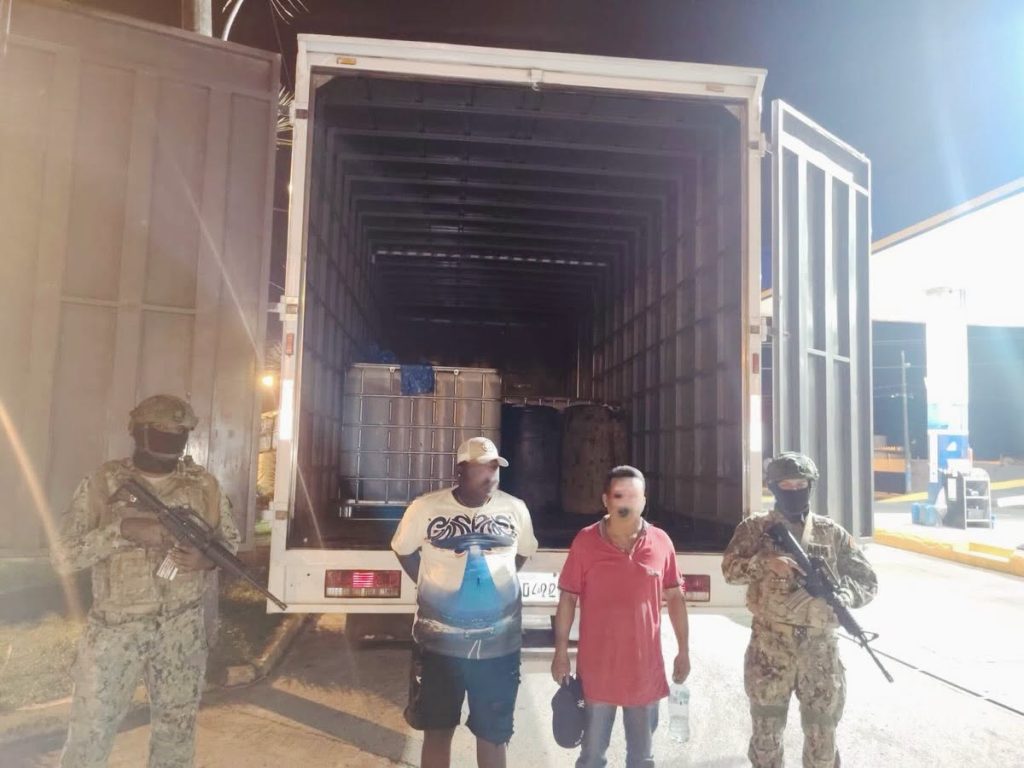 Operativo militar en San Mateo deja dos aprehendidos y decomiso de 2.220 galones de combustible