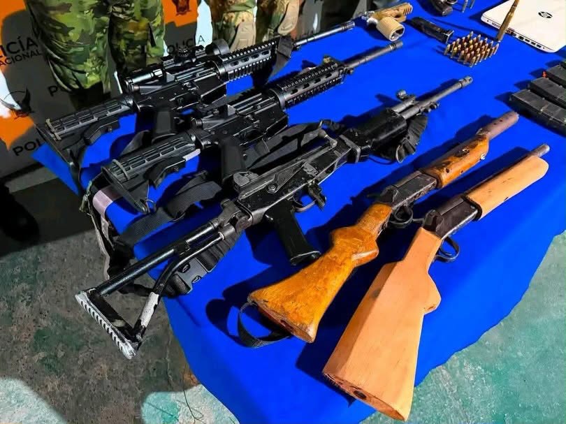 Operativo militar inhabilita campamento y decomisa armamento en Esmeraldas