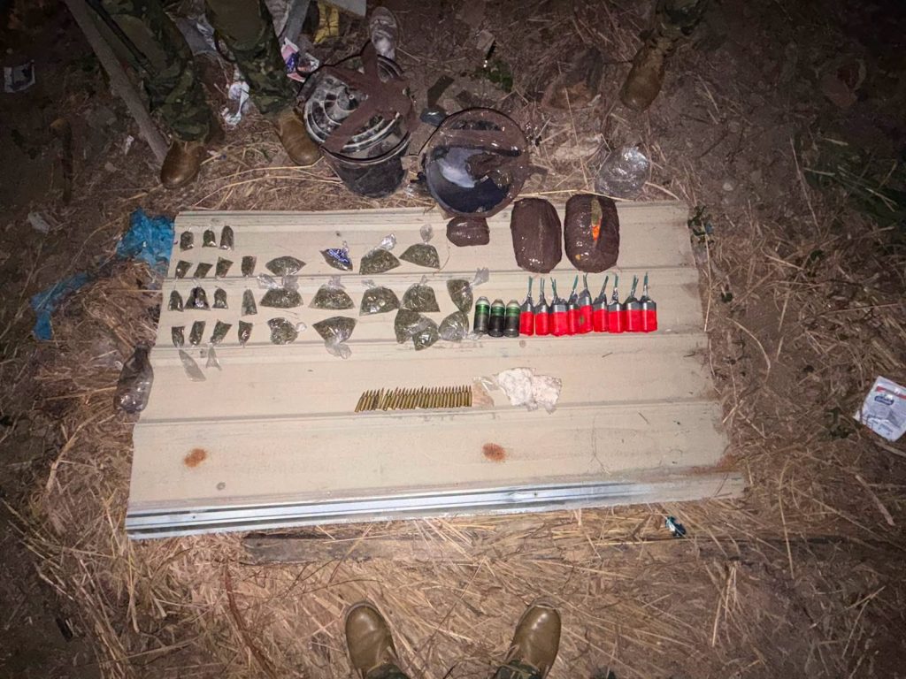 Ejército decomisa explosivos, municiones y droga en Portoviejo