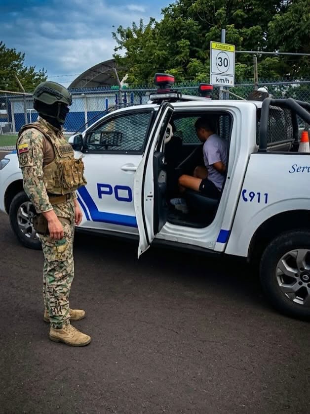 Armada del Ecuador aprehende a un ciudadano con presunta droga en Galápagos