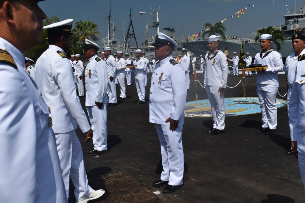 Armada del Ecuador reconoce el mérito y la disciplina de su personal naval