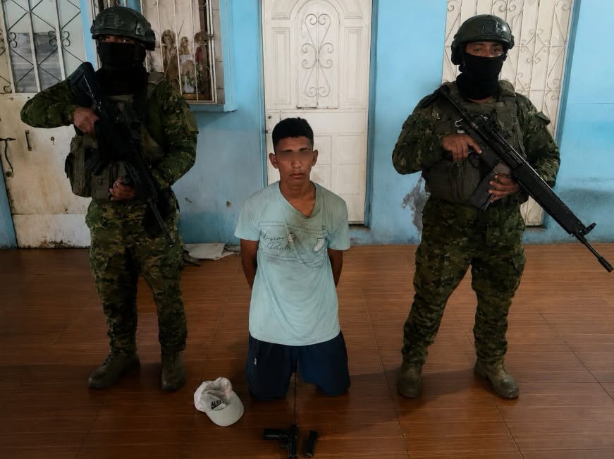 Presunto integrante de Los Choneros fue aprehendido en operativo militar en Ventanas